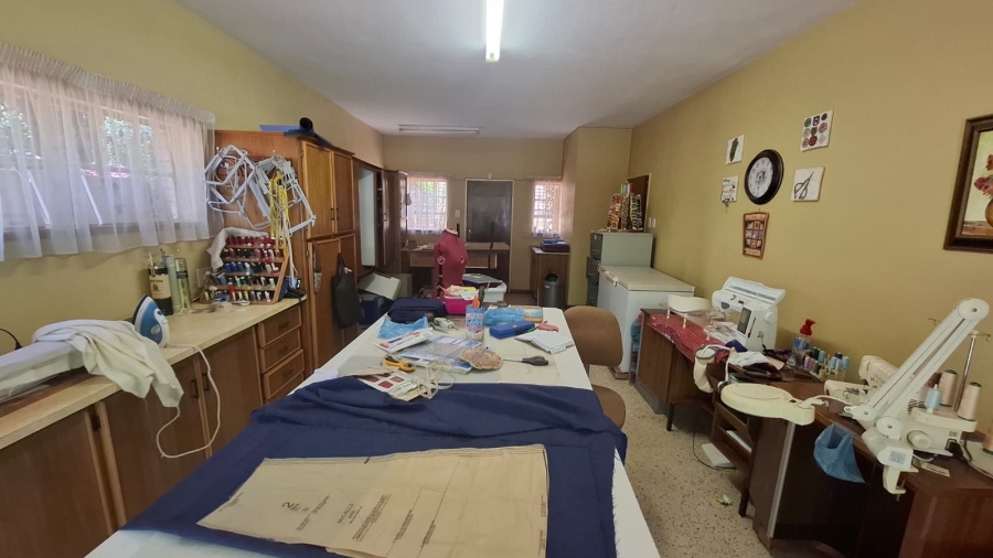 6 Bedroom Property for Sale in Mooivallei Park North West